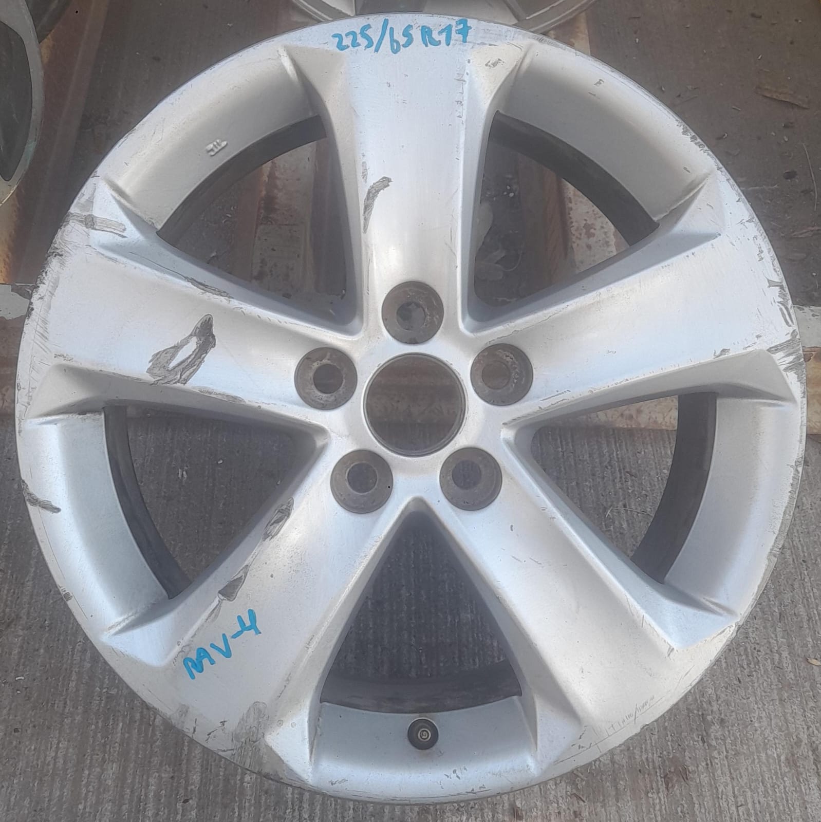 Llanta de aluminio toyota rav4