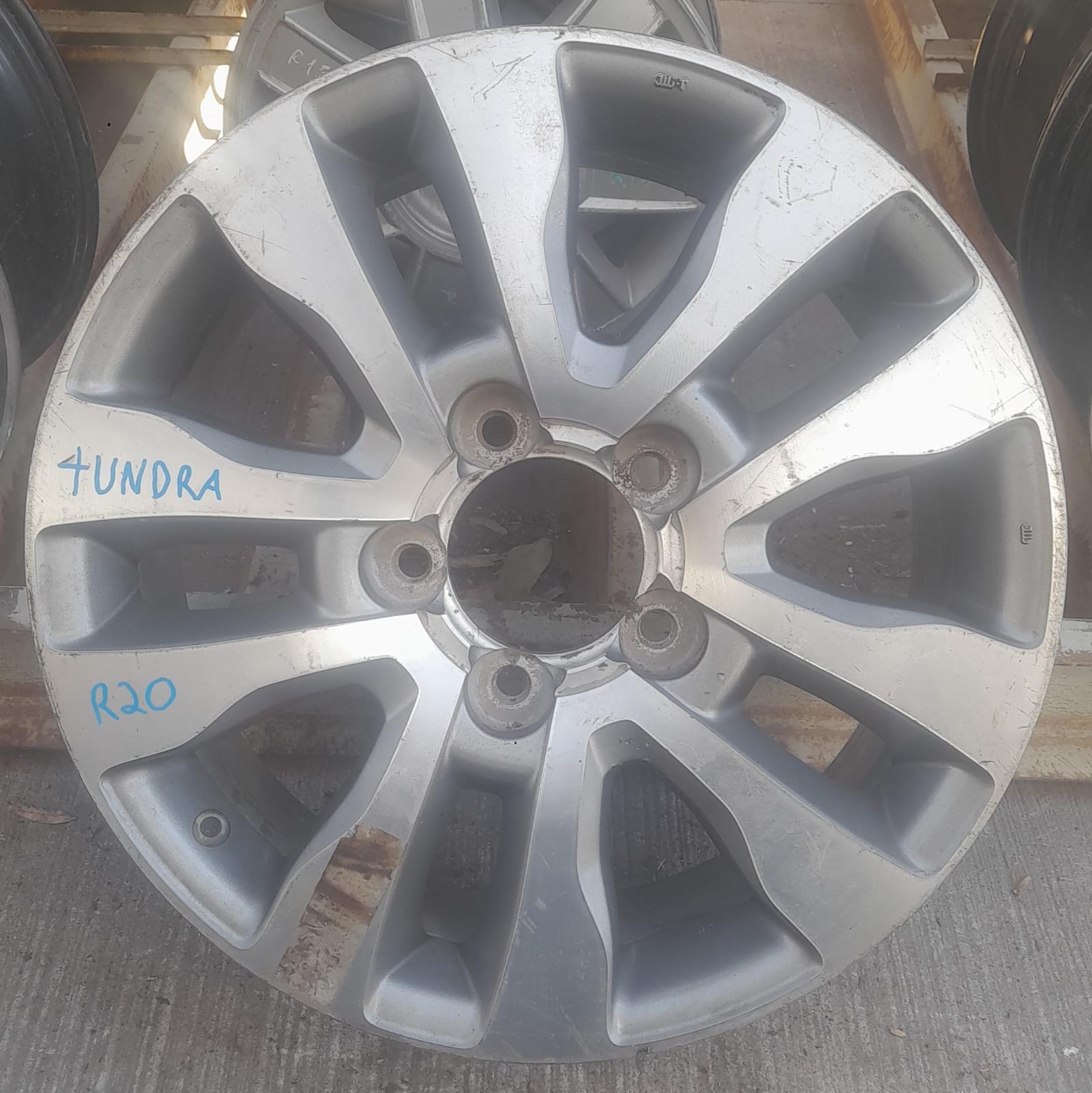 Llanta de aluminio toyota tundra