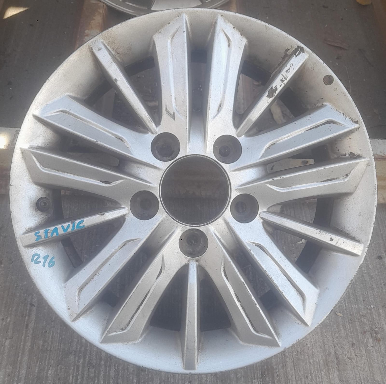 Llanta de aluminio ssangyong stavic