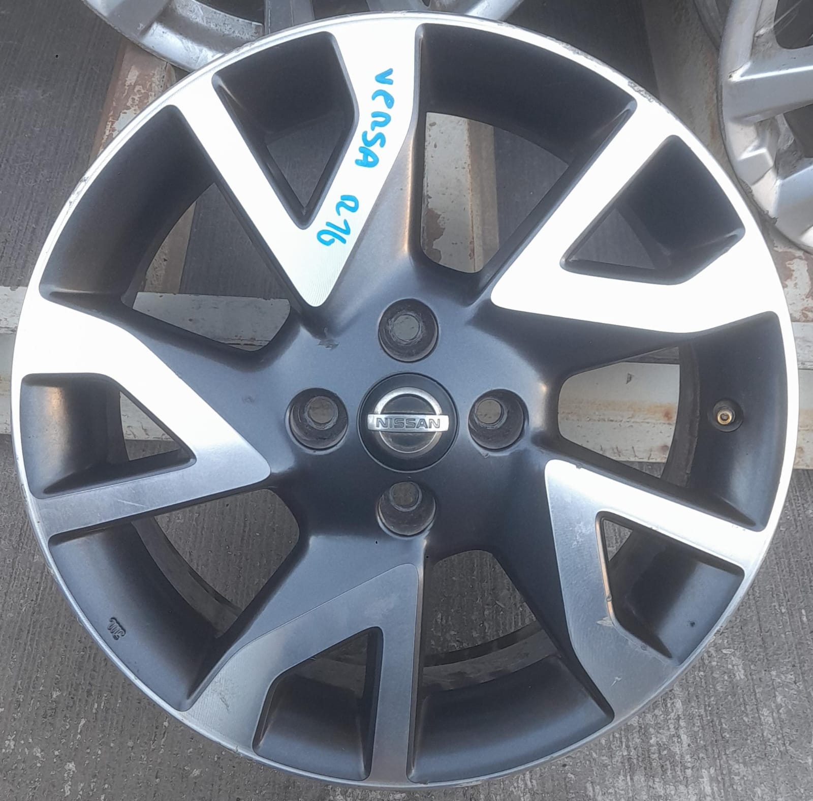 Llanta de aluminio nissan versa