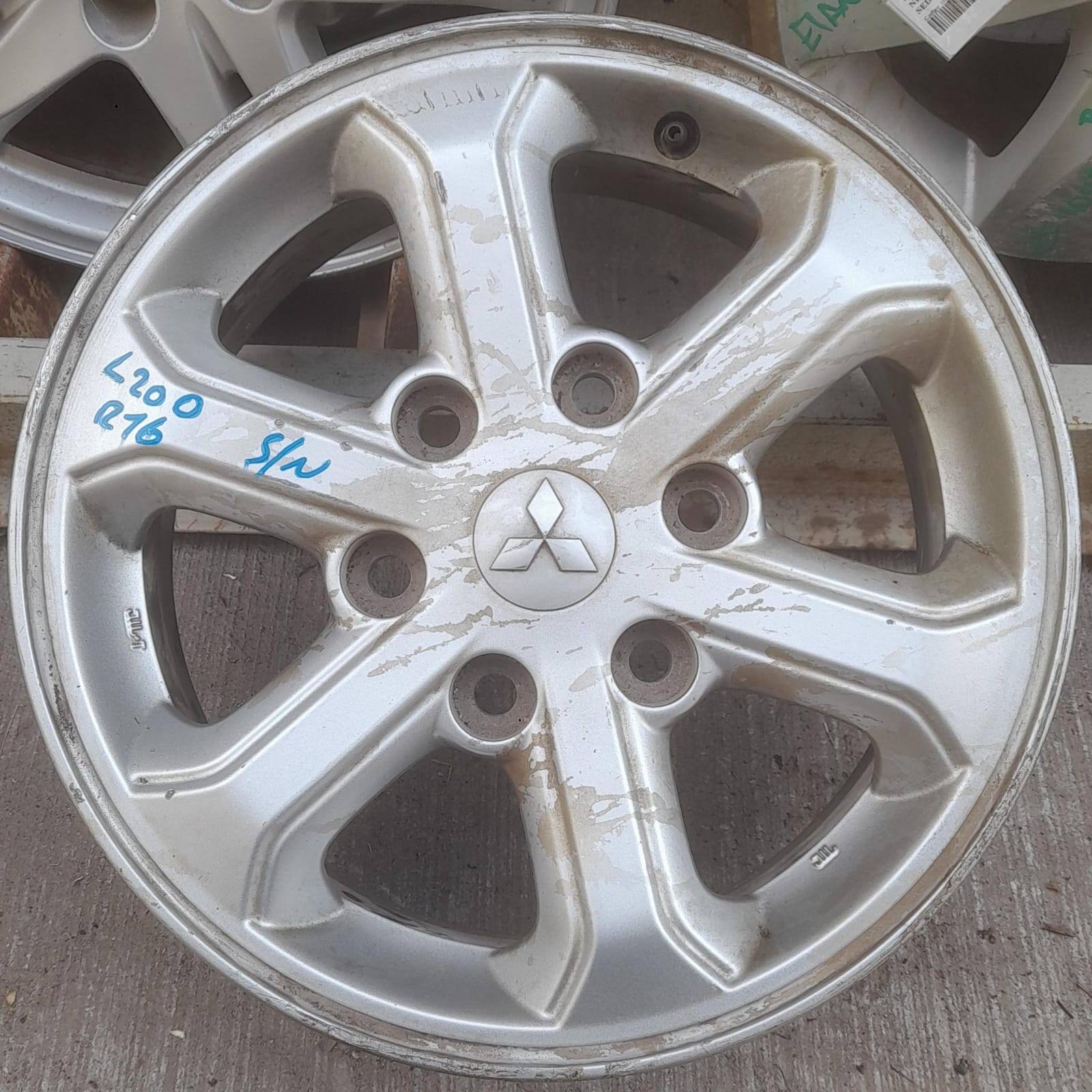 Llanta de aluminio mitsubishi l200