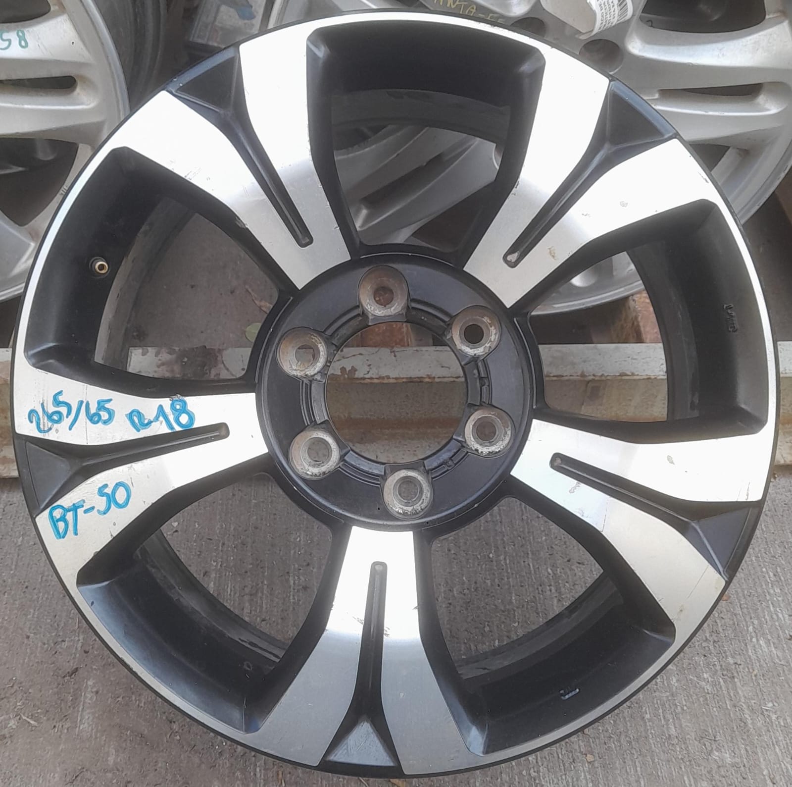 Llanta de aluminio mazda bt50