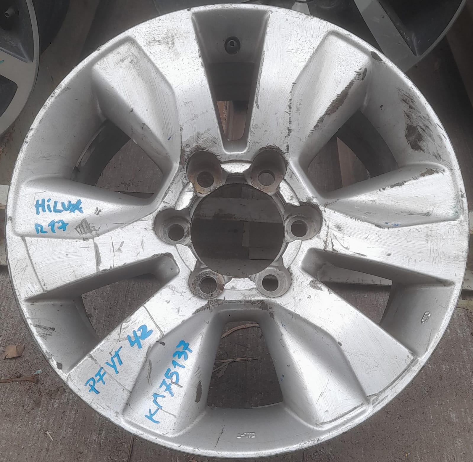 Llanta de fierro toyota hilux