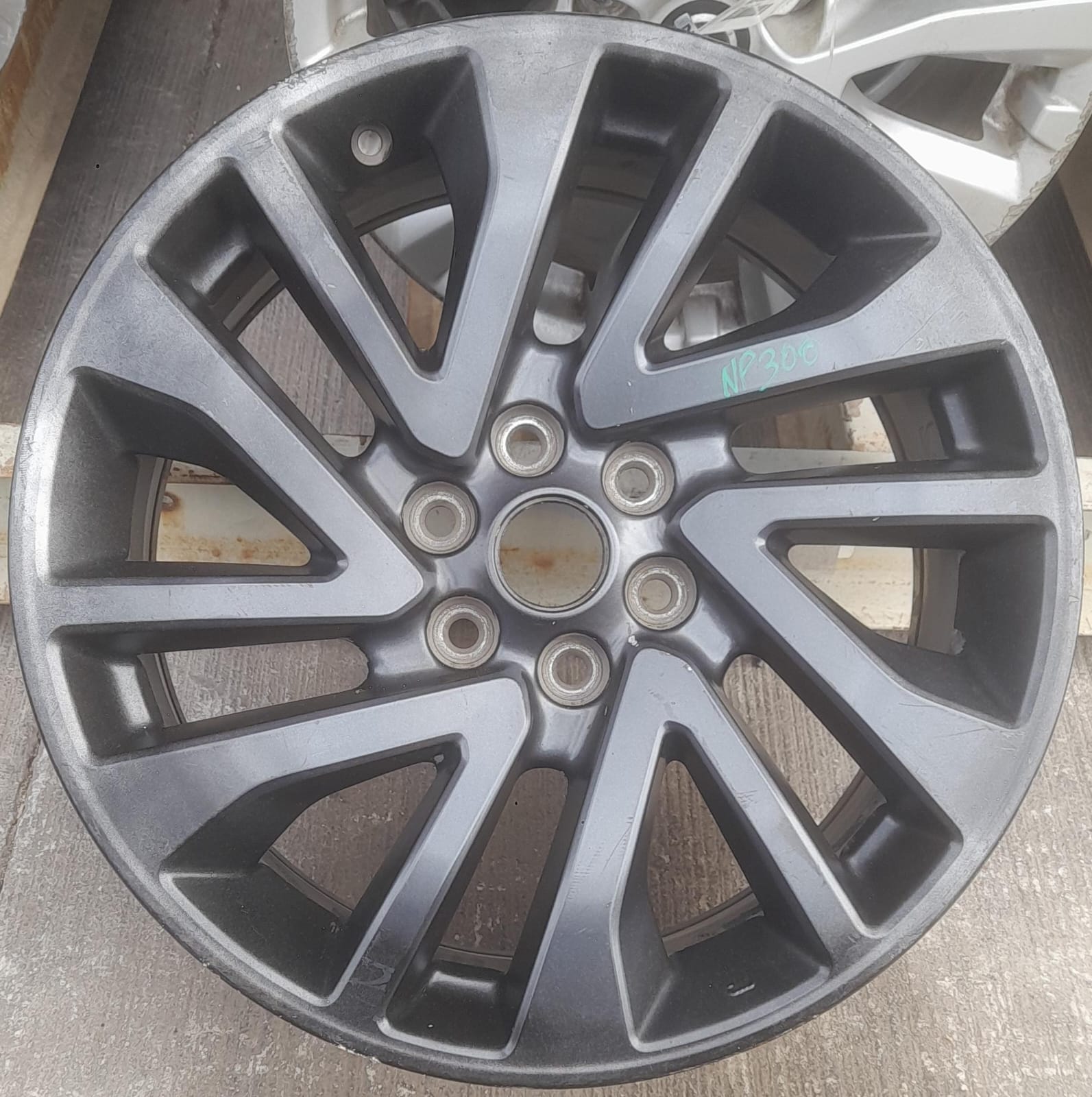 Llanta de aluminio nissan np300