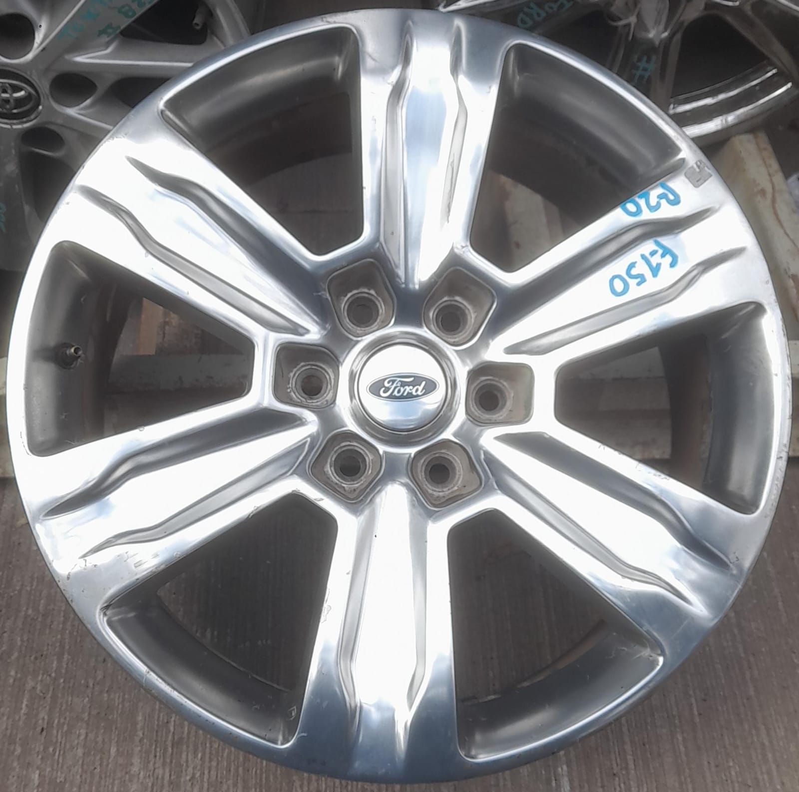 Llanta de aluminio ford f150