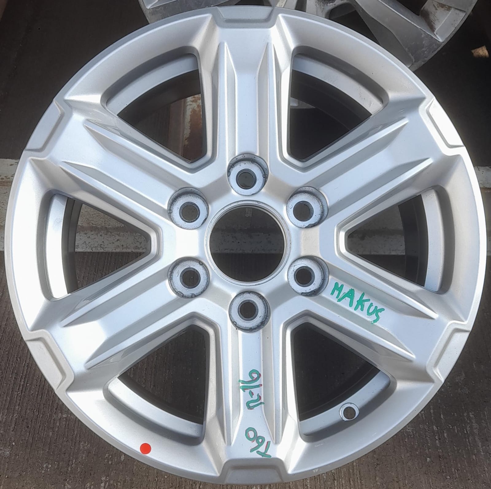 Llanta de aluminio maxus t60