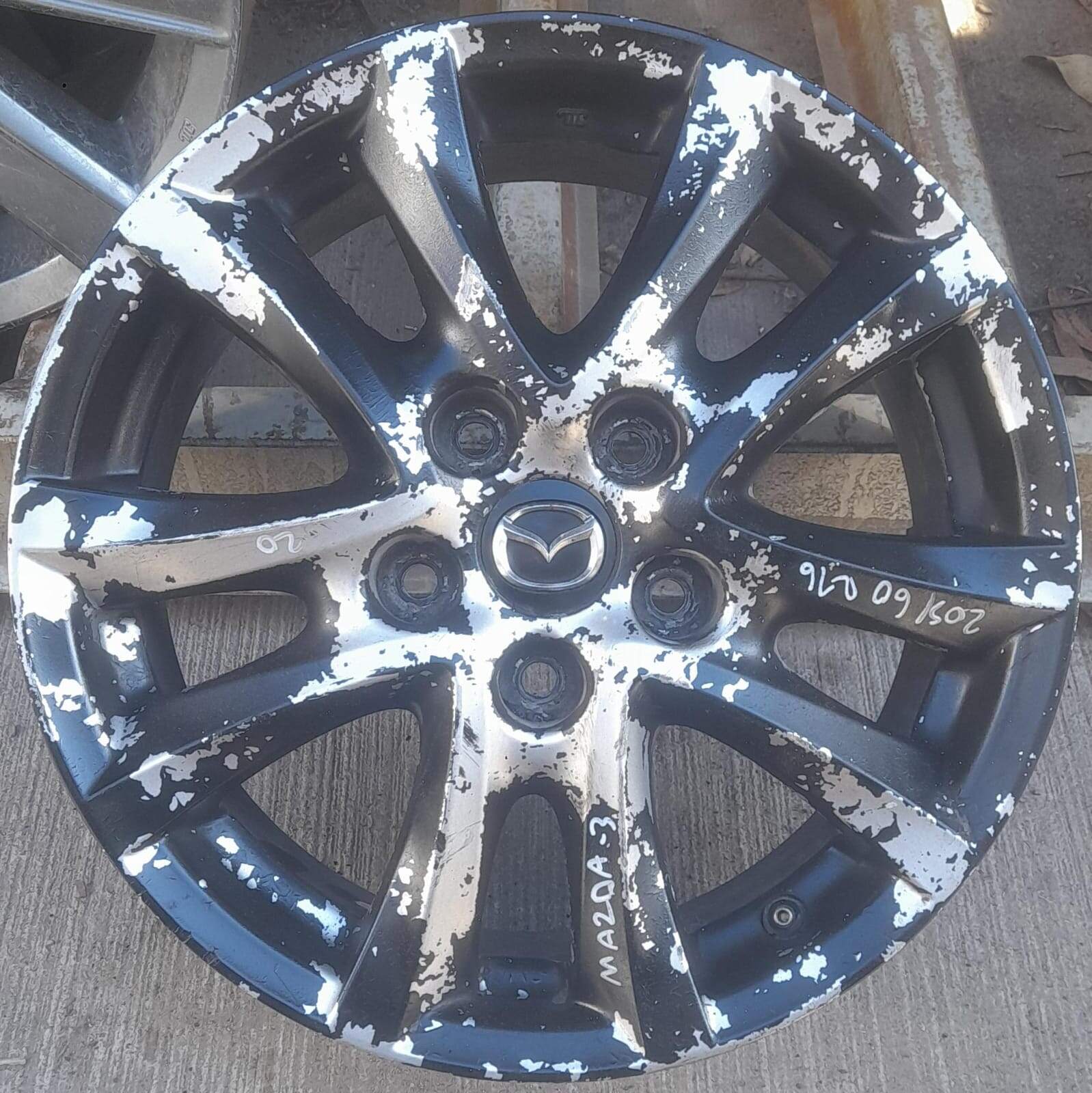 Llanta de aluminio mazda 3
