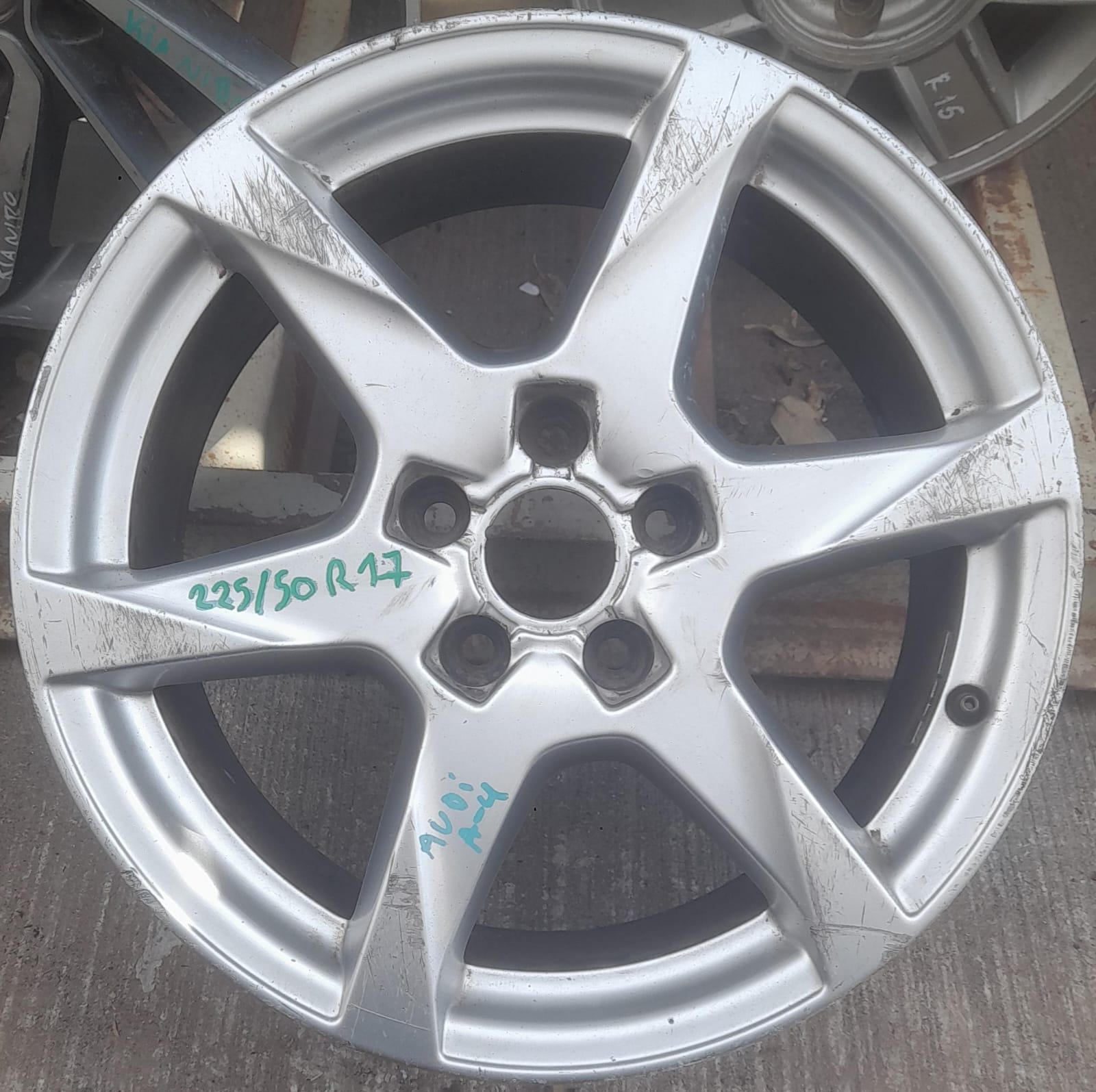 Llanta de aluminio audi a4
