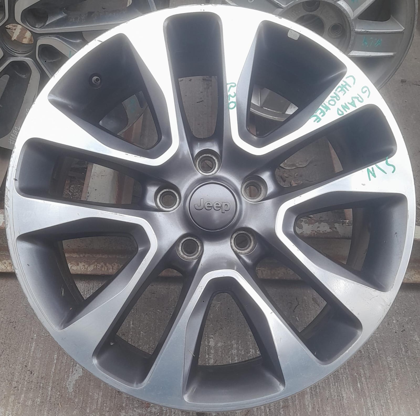 Llanta de aluminio jeep grand cherokee