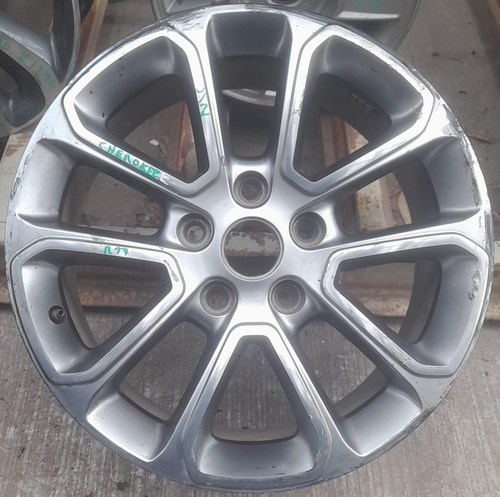 Llanta de aluminio jeep cherokee