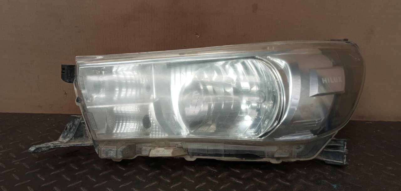 Optico izquierdo toyota hilux 2016 2017 2018 2019 2020