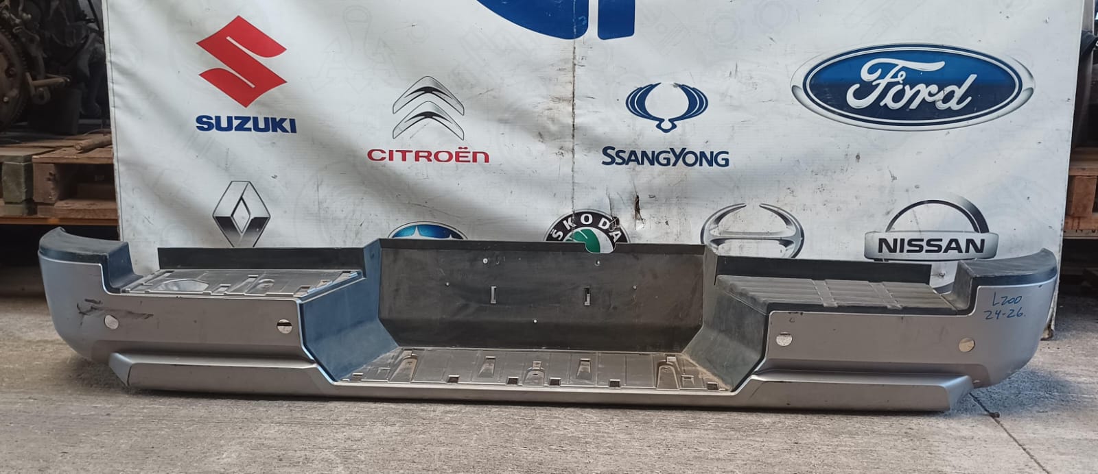 Parachoque trasero mitsubishi l200 2024 2025 2026