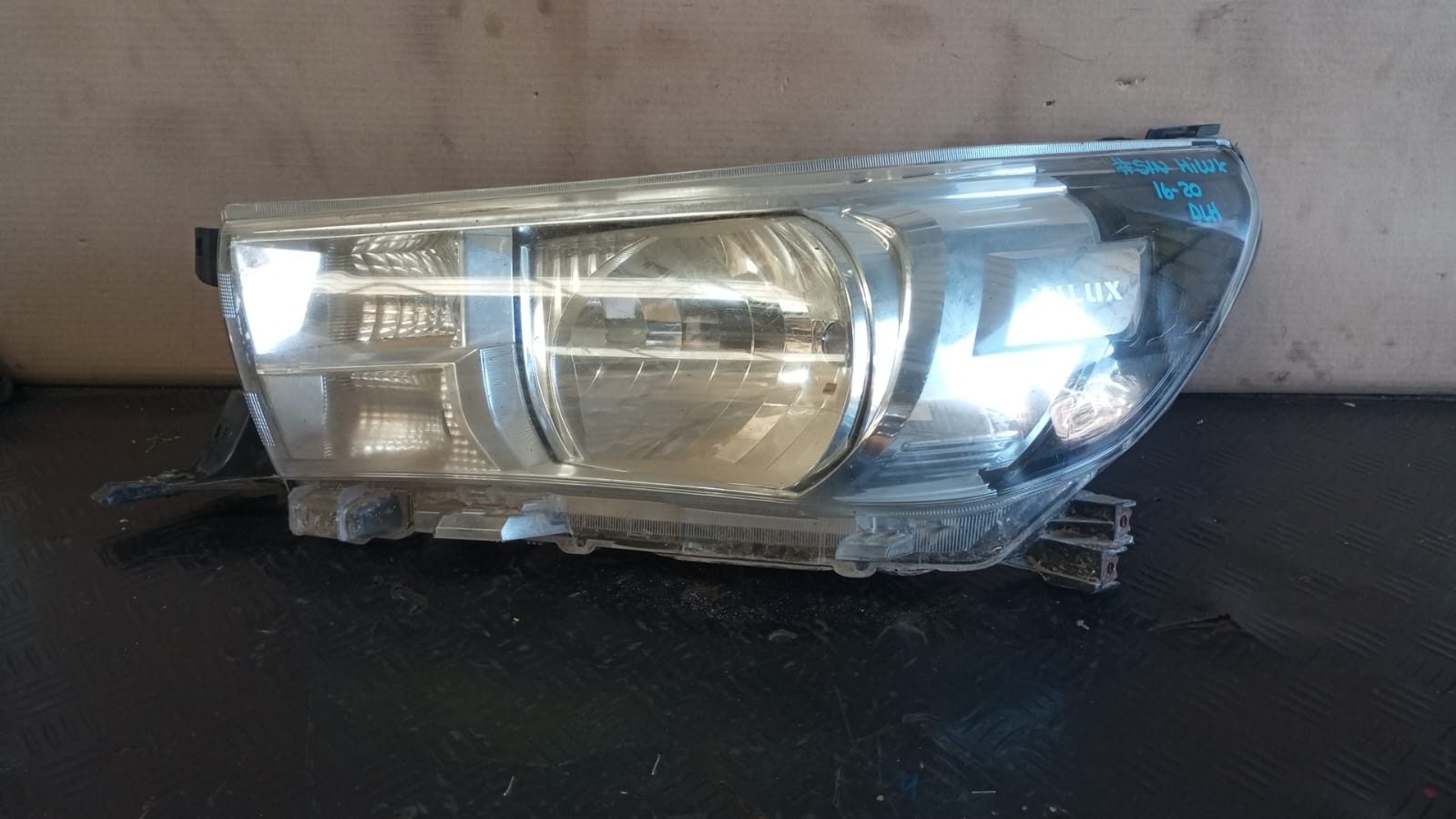 Optico izquierdo toyota hilux 2016 2017 2018 2019 2020