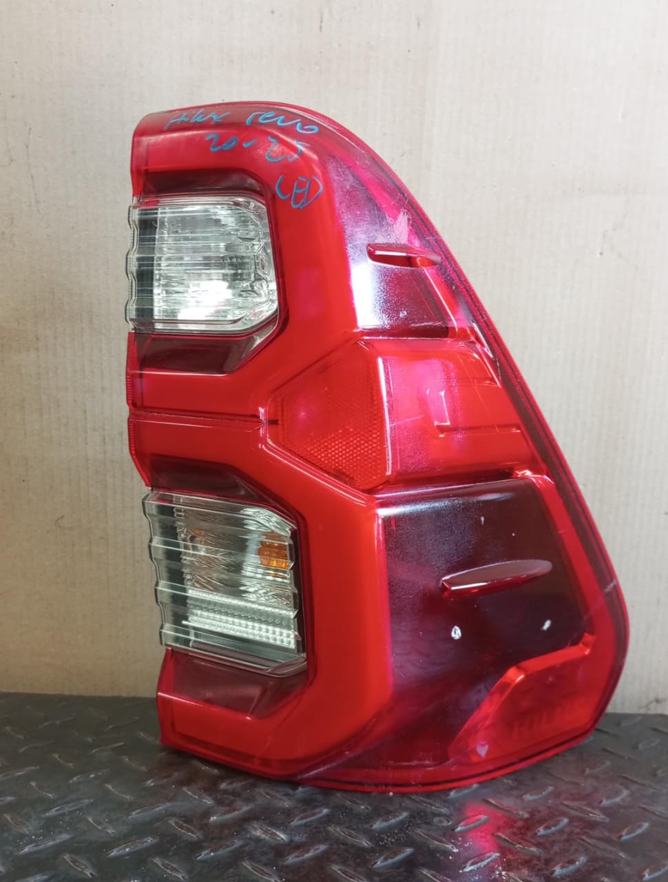 Foco trasero derecho toyota hilux 2020 2021 2022 2023 2024 2025