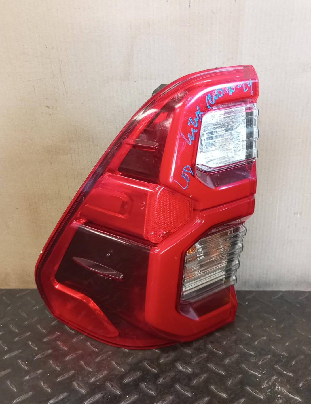 Foco trasero izquierdo toyota hilux 2020 2021 2022 2023 2024 2025