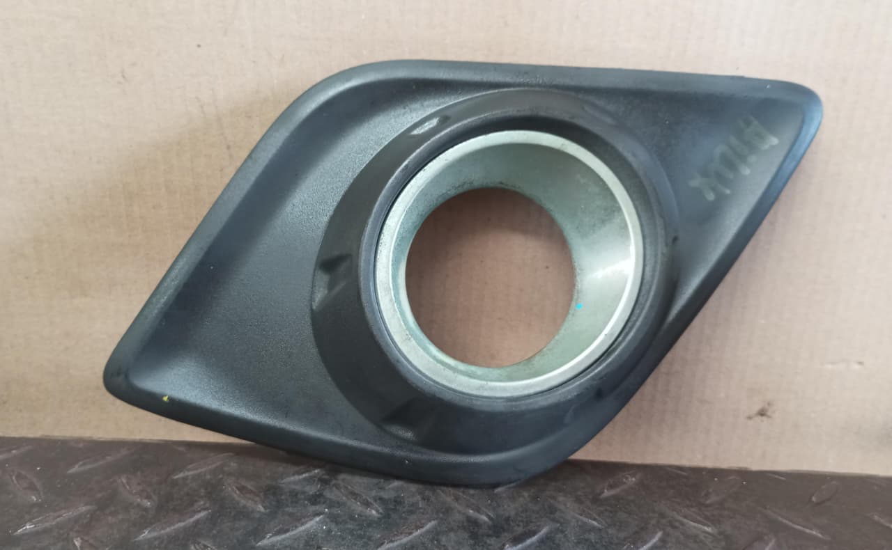 Bisel de neblinero izquierdo toyota hilux 2016 2017 2018 2019 2020 2021 2022