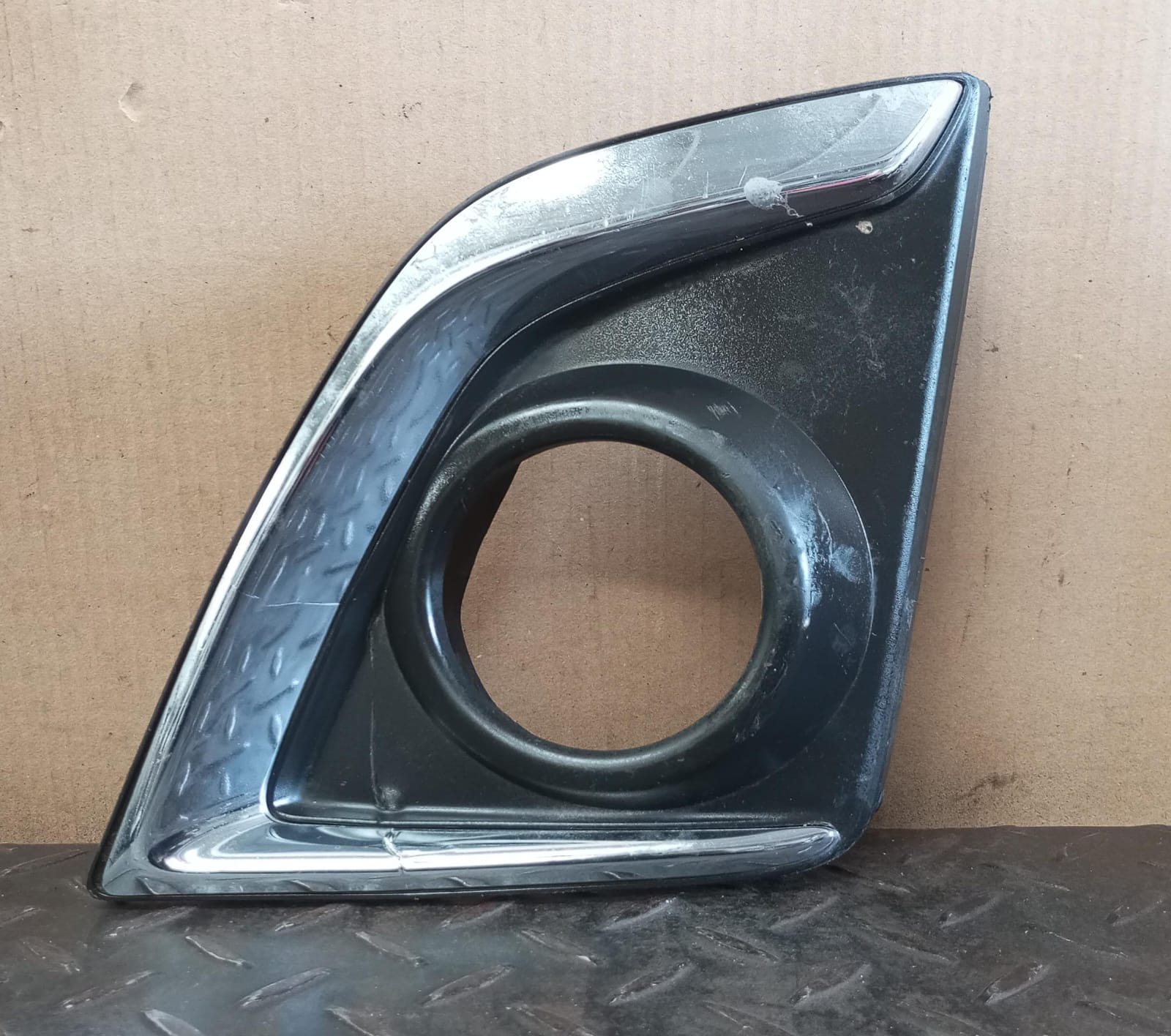 Bisel de neblinero izquierdo chevrolet dmax 2015 2016 2017 2018 2019 2020 2021 2022