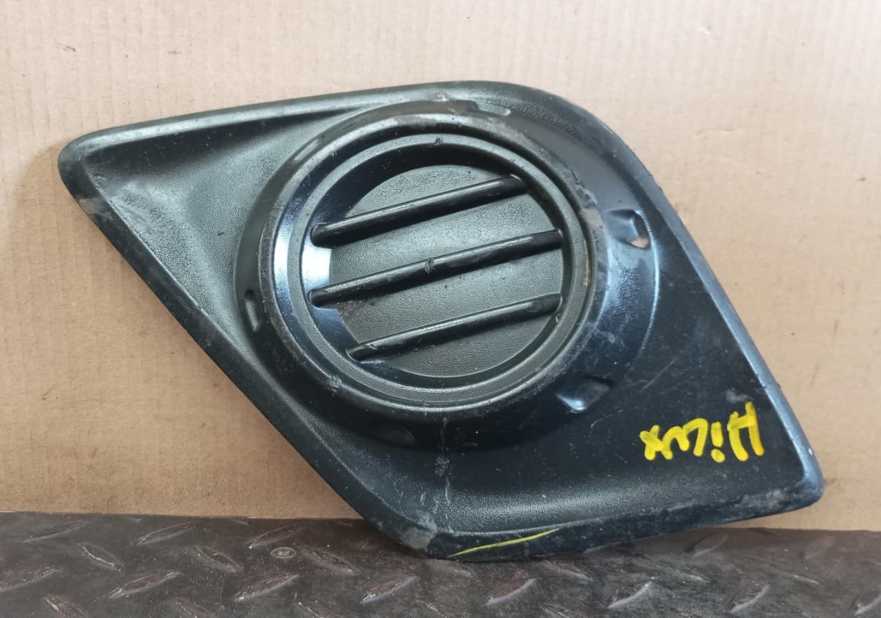 Tapa de neblinero izquierdo toyota hilux 2016 2017 2018 2019 2020 2021 2022