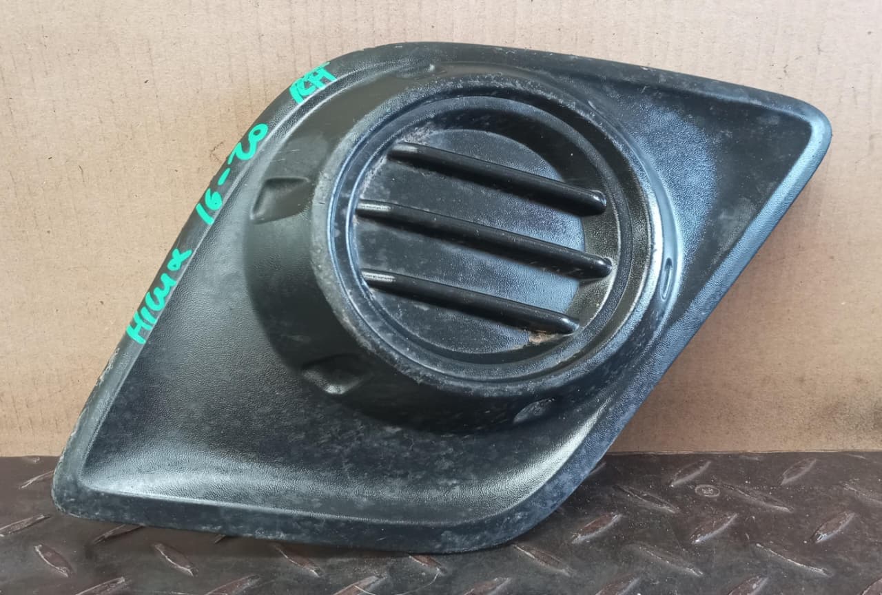Tapa de neblinero derecho toyota hilux