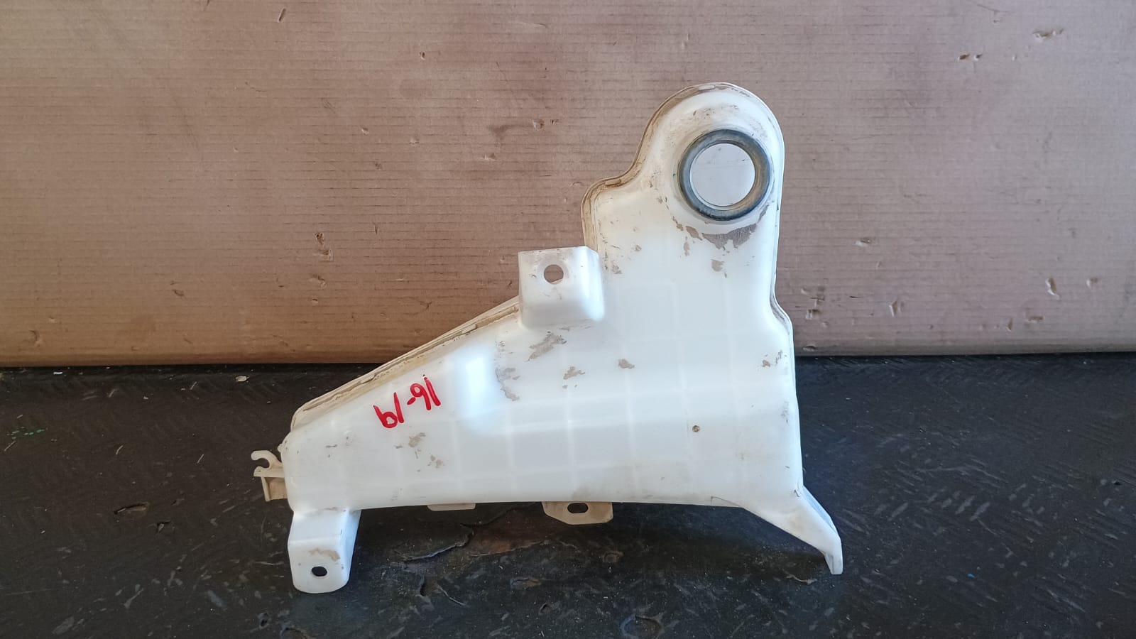Deposito de limpia parabrisa toyota hilux 2016 2017 2018 2019