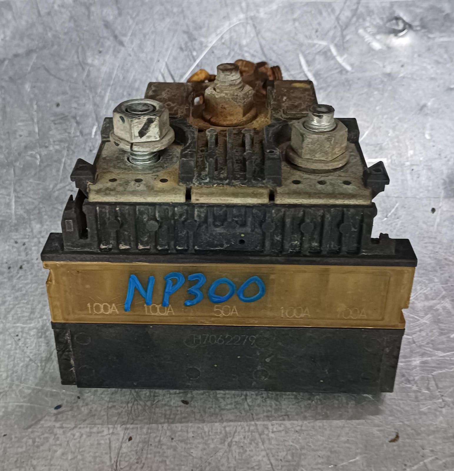 Fusible de bateria nissan np300 2016 2017 2018 2019 2020