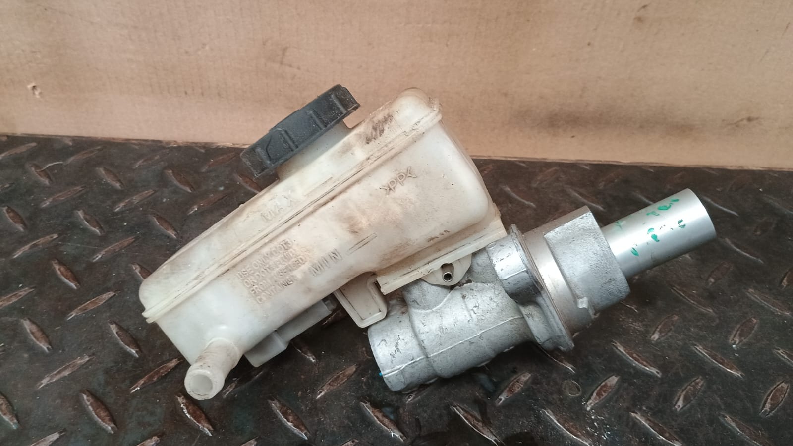 Bomba de freno nissan np300 2016 2017 2018 2019