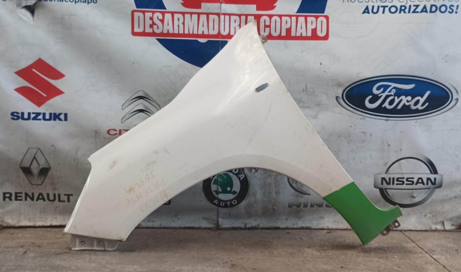 Tapabarro izquierdo toyota hilux 2016 2017 2018 2019 2020 2021 2022 2023