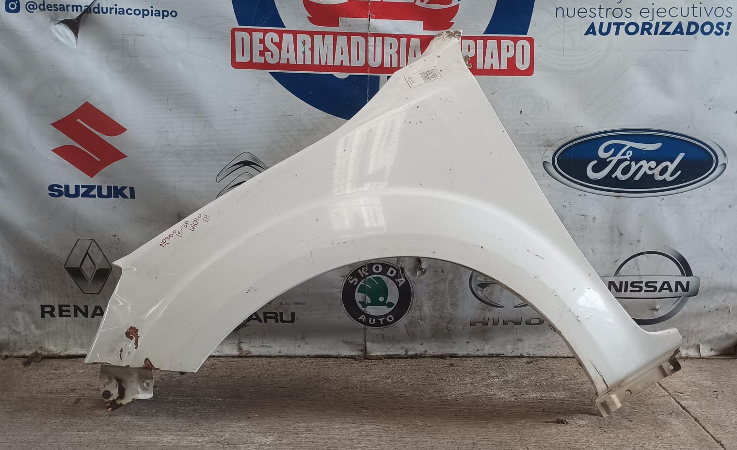 Tapabarro izquierdo nissan np300 2015 2016 2017 2018 2019 2020