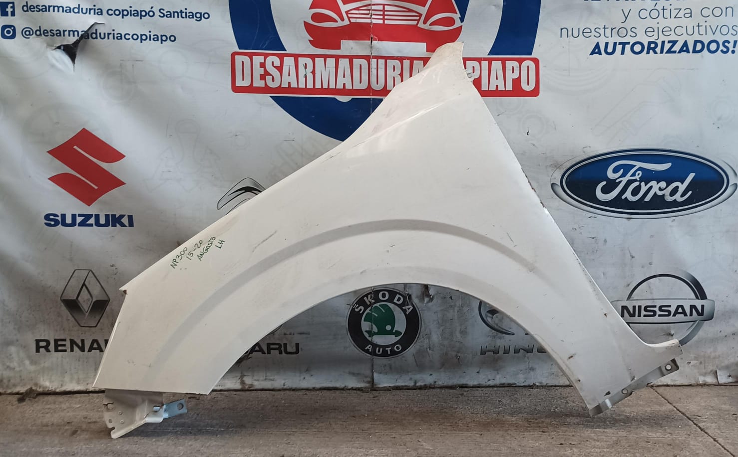 Tapabarro izquierdo nissan np300 2015 2016 2017 2018 2019 2020