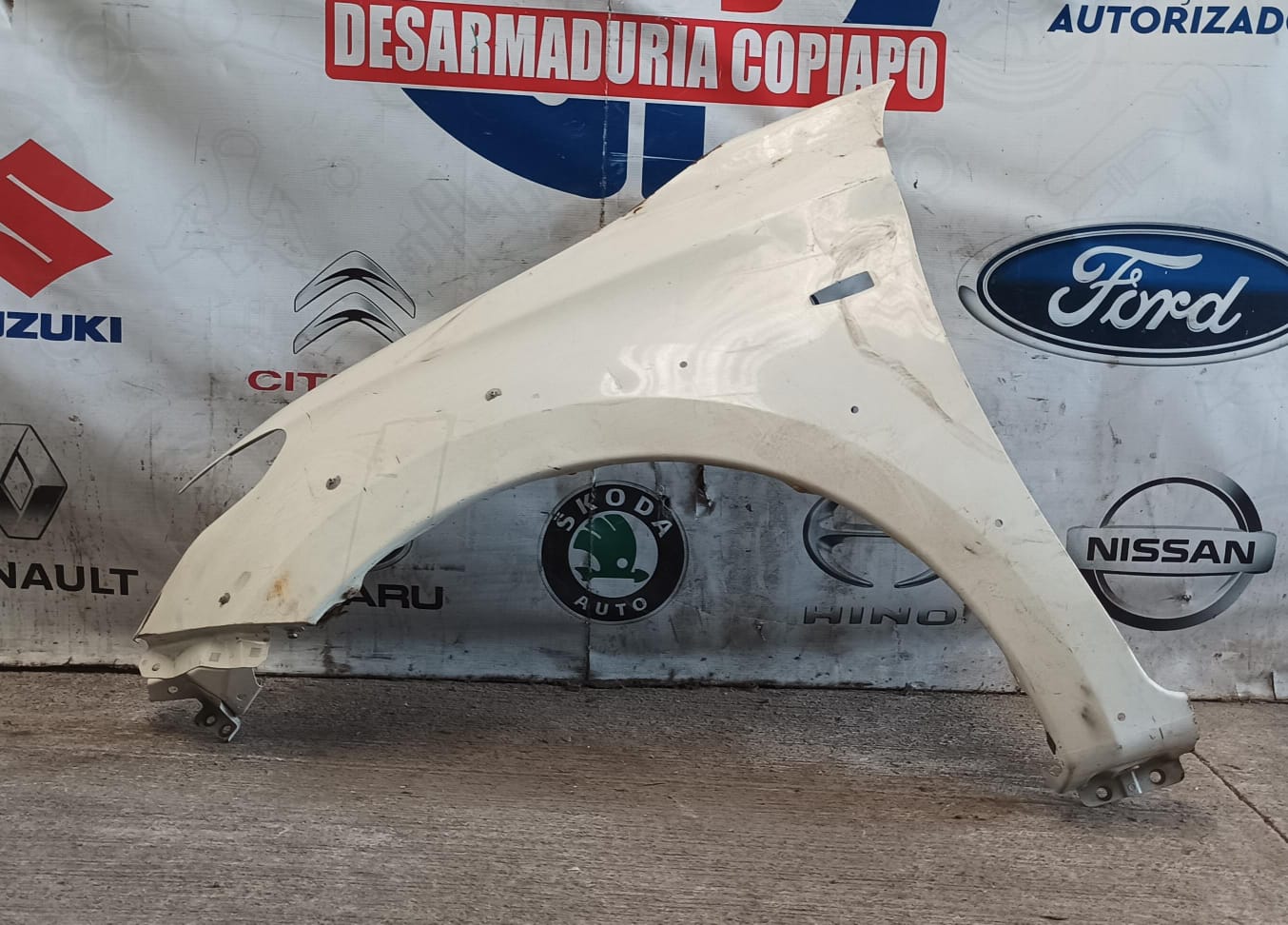 Tapabarro izquierdo mitsubishi l200 2016 2017 2018 2019