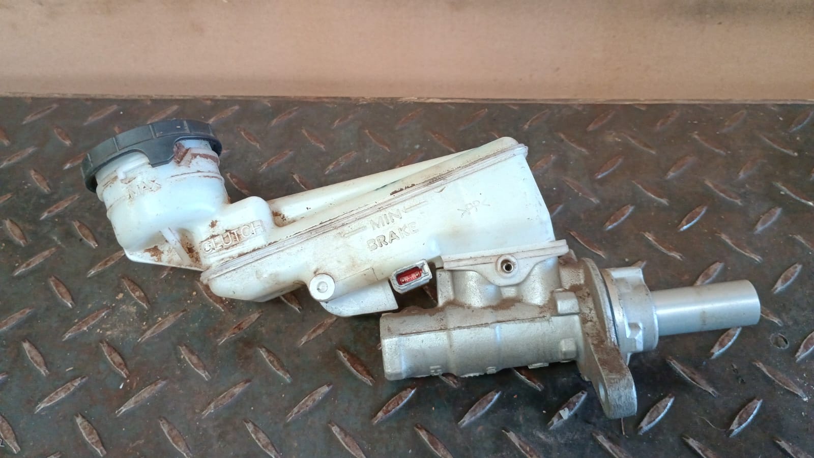 Bomba de freno mazda bt50