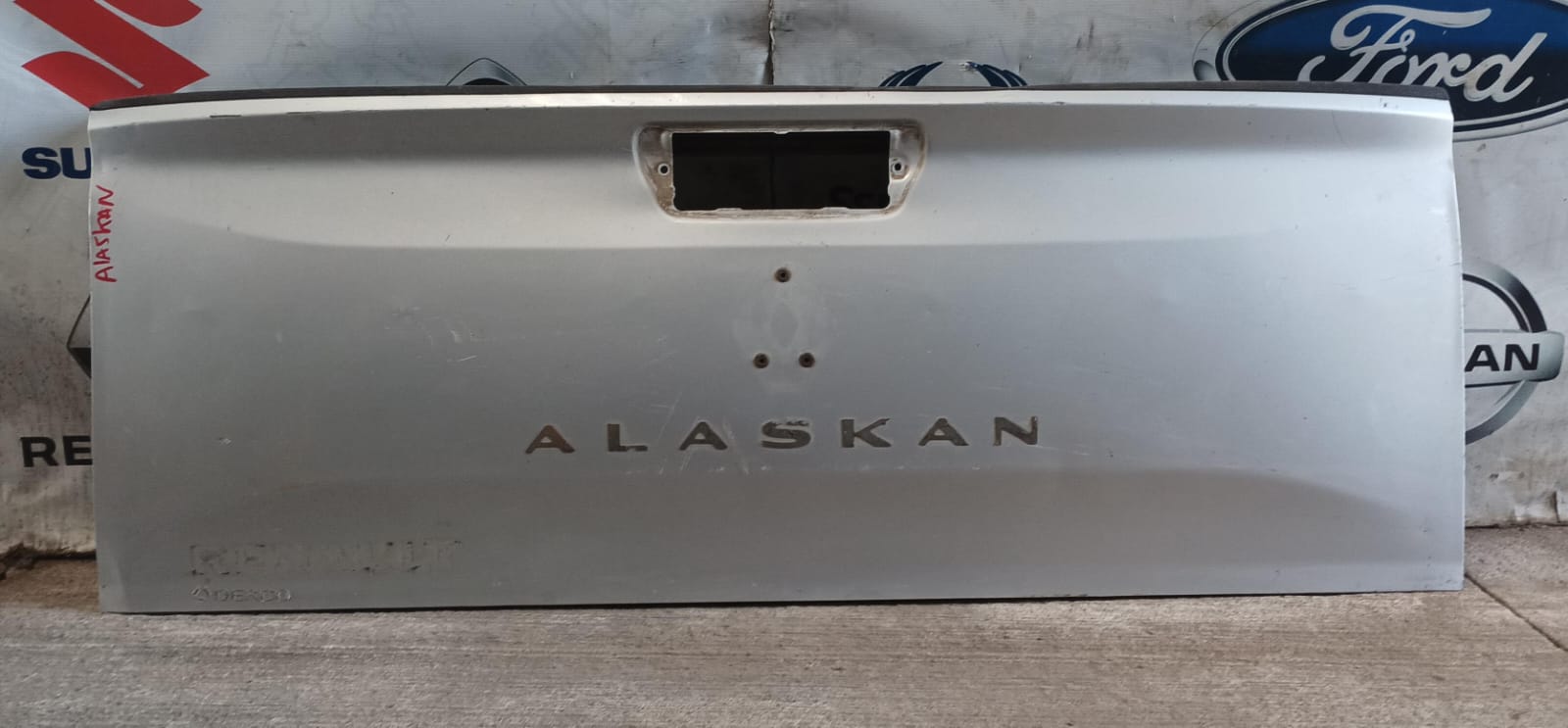 Tapa maleta / portalon renault alaskan 2017 2018 2019 2020 2021 2022 2023 2024
