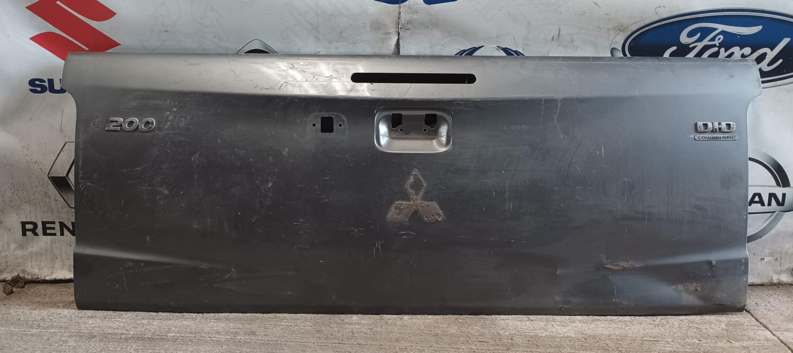 Tapa maleta / portalon mitsubishi l200 2016 2017 2018 2019 2020