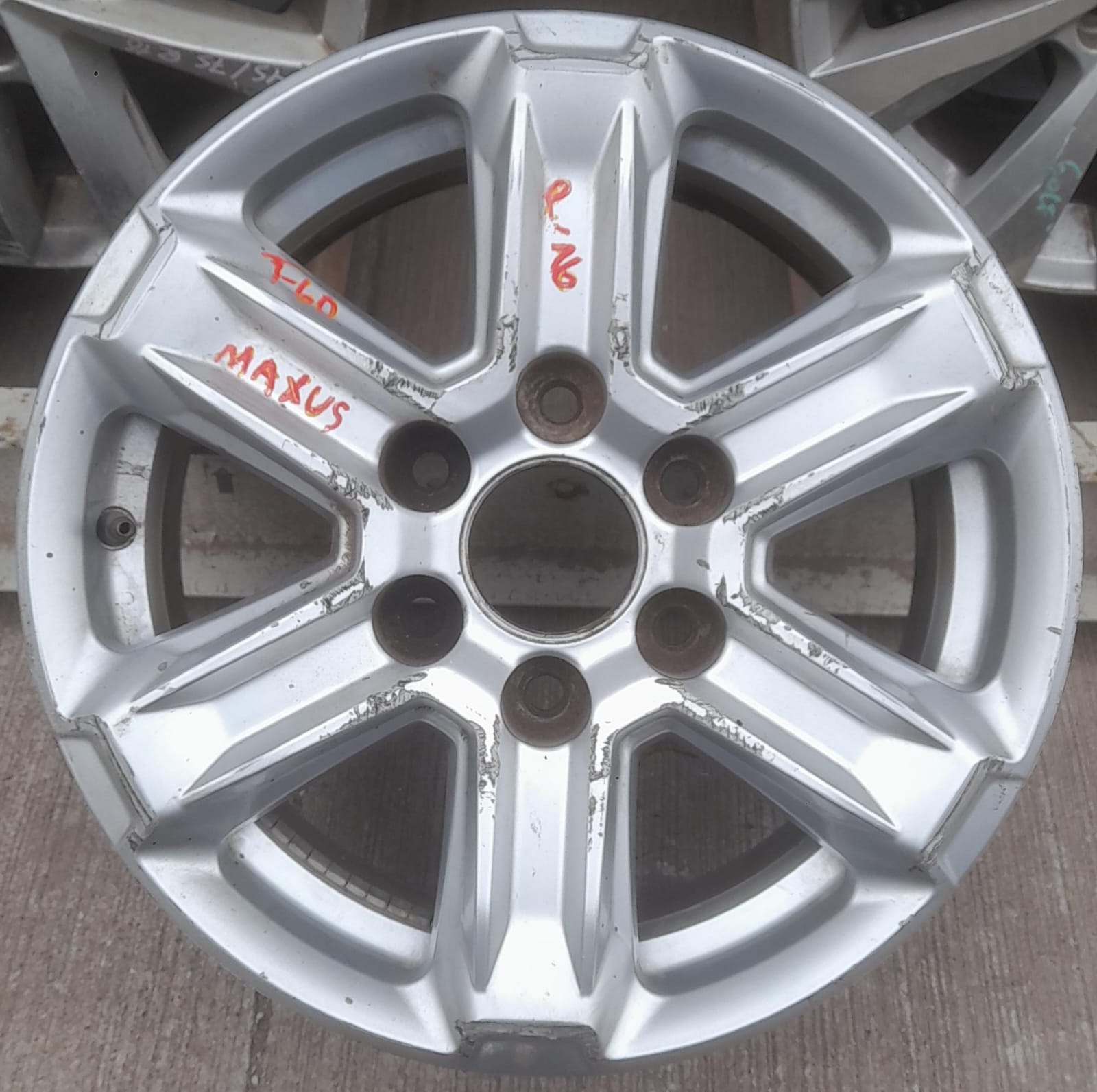 Llanta de aluminio maxus t60