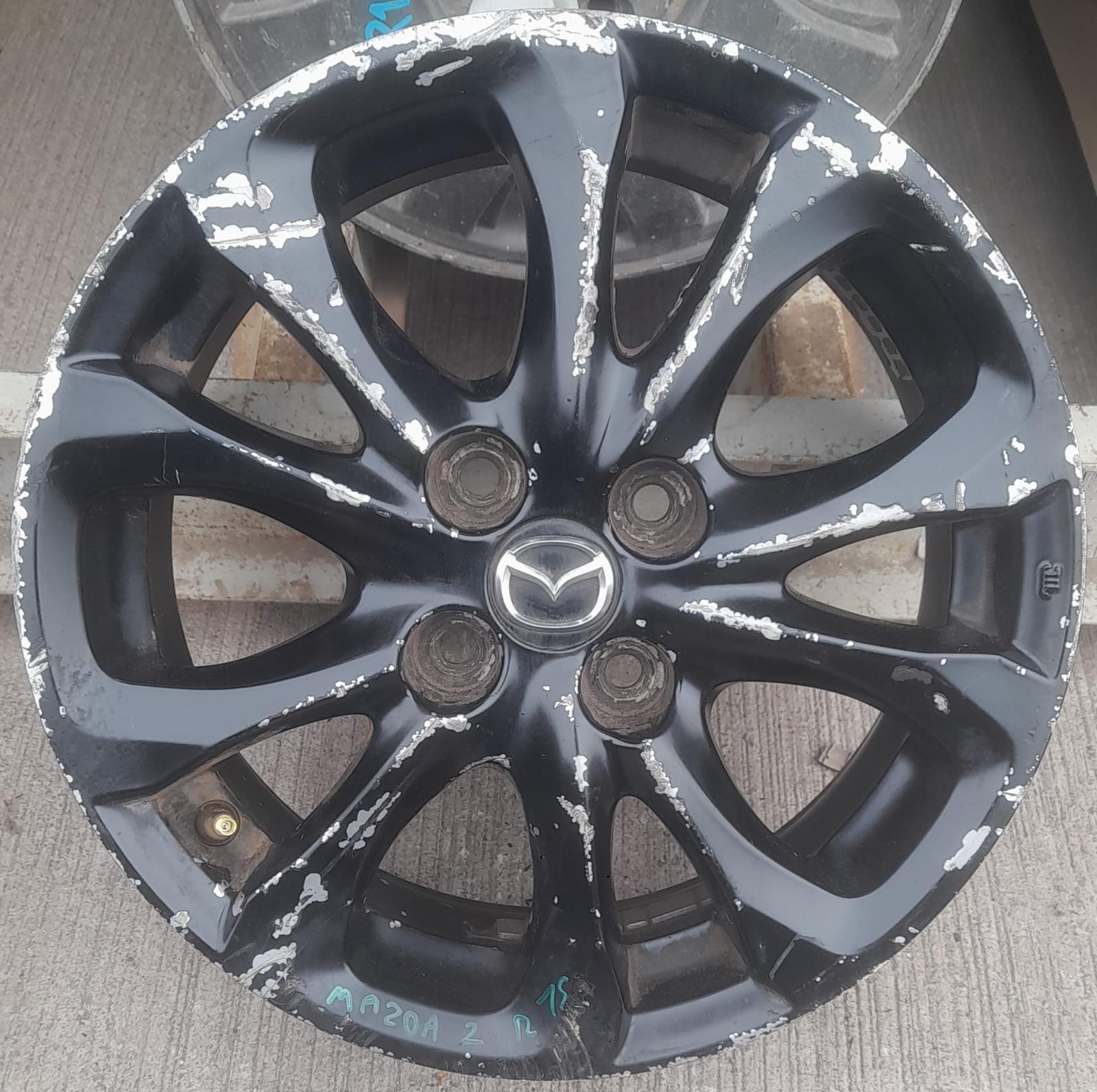 Llanta de aluminio mazda 2