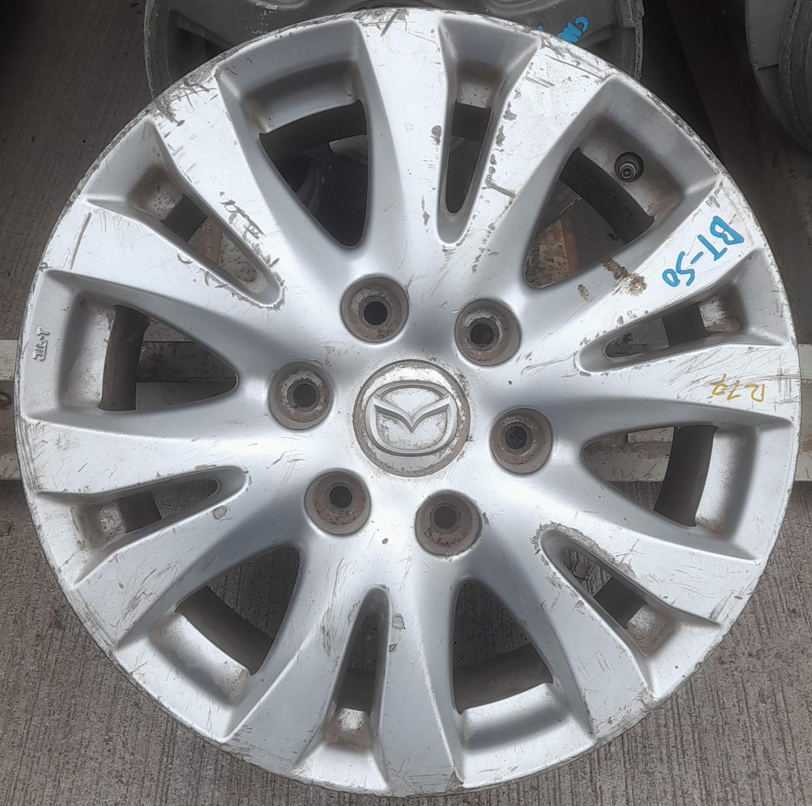 Llanta de aluminio mazda bt50
