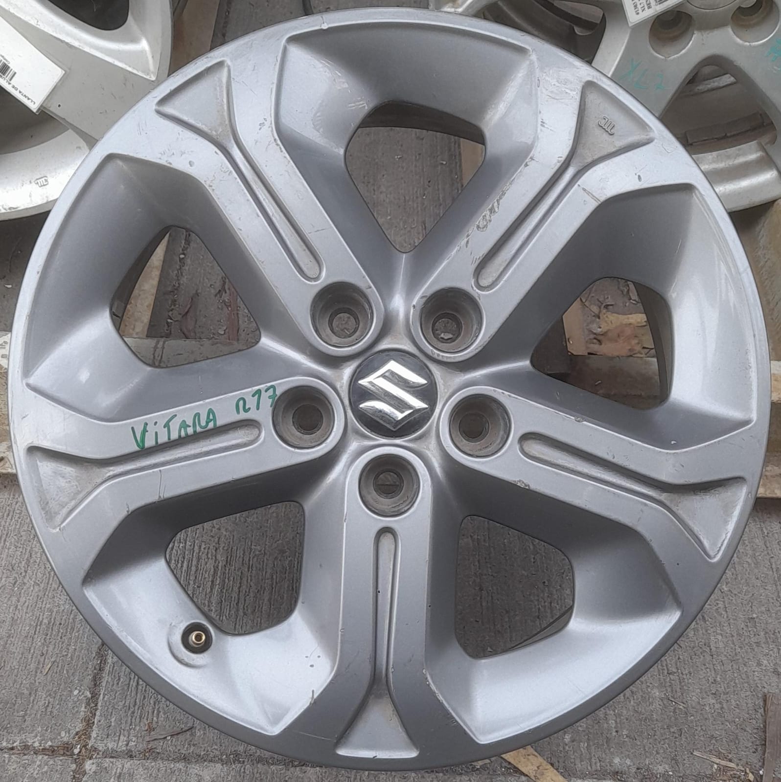 Llanta de aluminio suzuki vitara