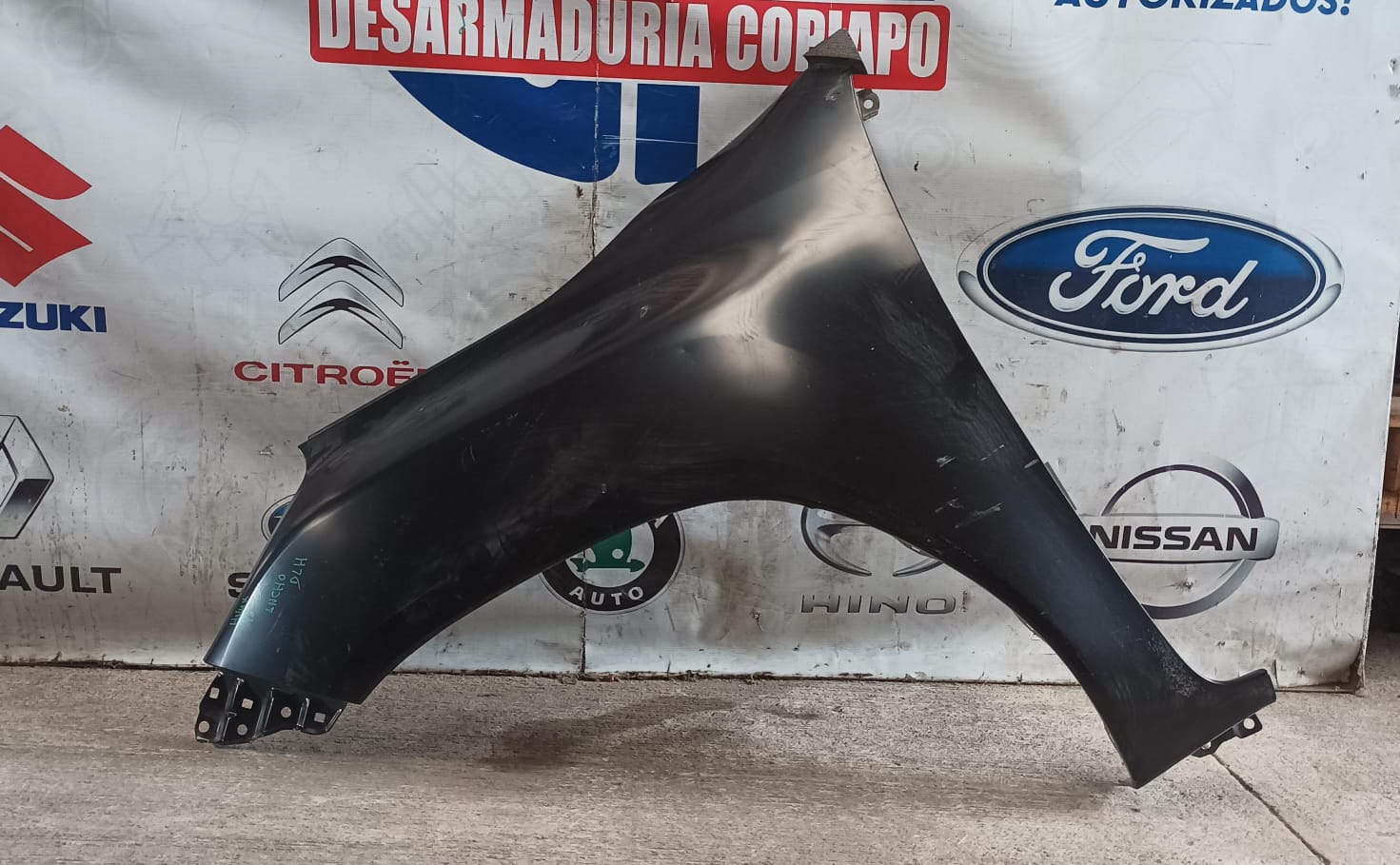 Tapabarro izquierdo toyota hilux 2016 2017 2018 2019 2020 2021 2022 2023
