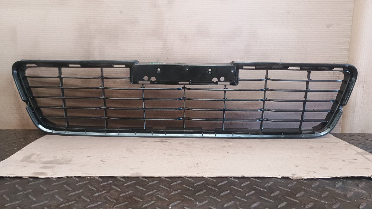Rejilla parachoque central toyota hilux 2016 2017 2018 2019 2020