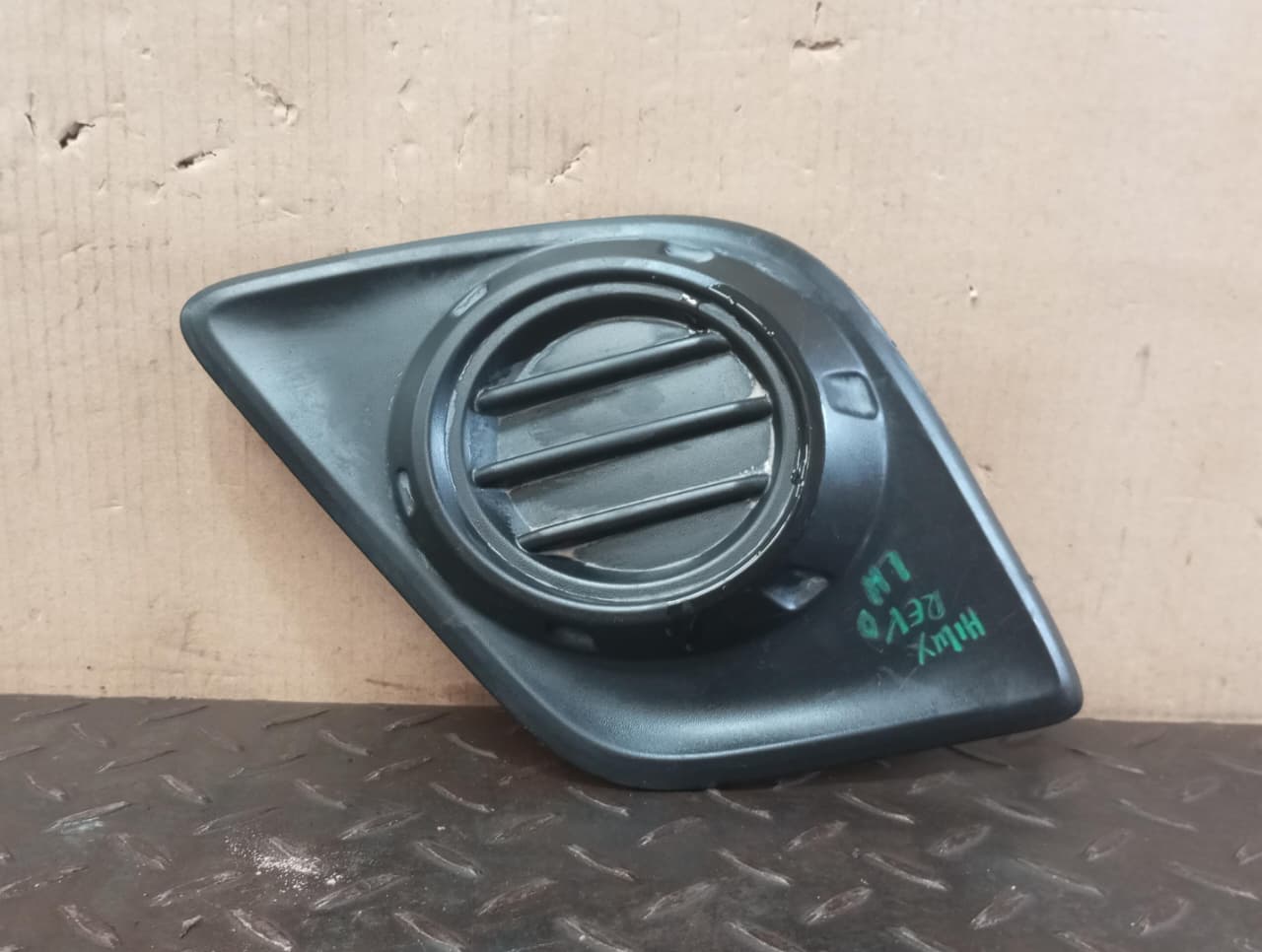 Tapa de neblinero izquierdo toyota hilux 2016 2017 2018 2019