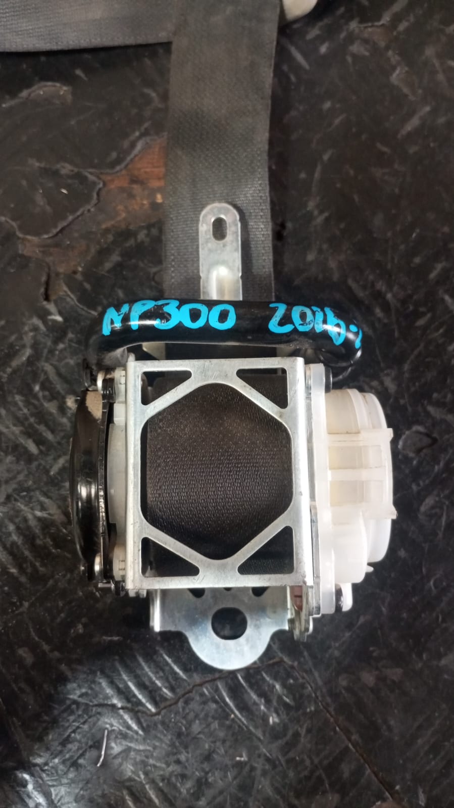 Cinturon seguridad delantero derecho nissan np300 2016 2017 2018 2019 2020 2021 2022
