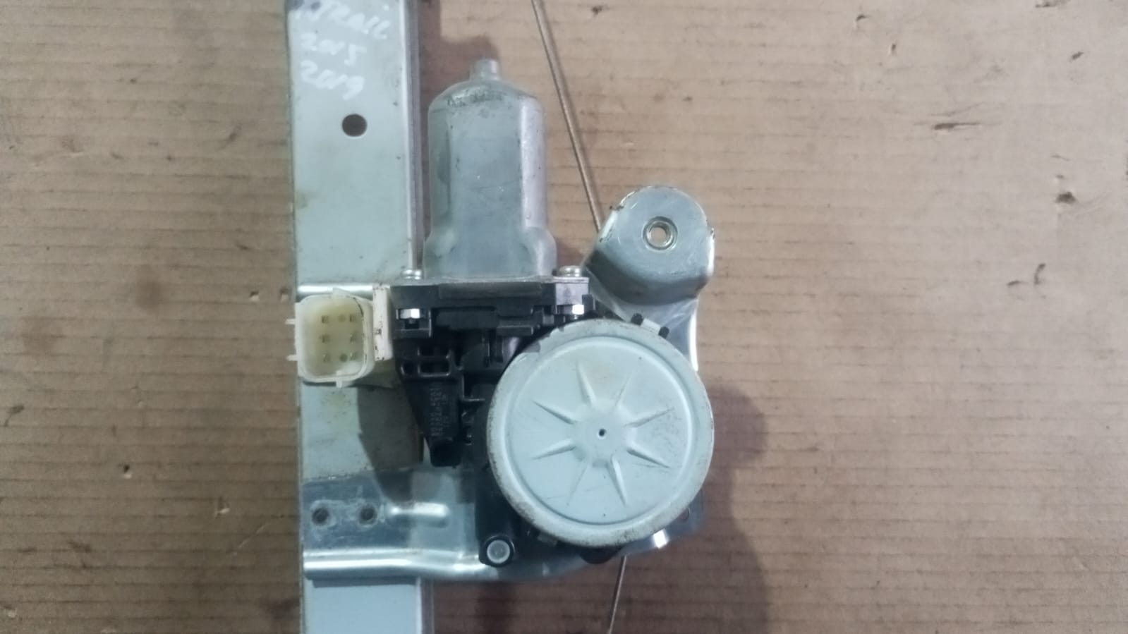 Cremallera alzavidrio delantera izquierda nissan x-trail 2015 2016 2017 2018 2019