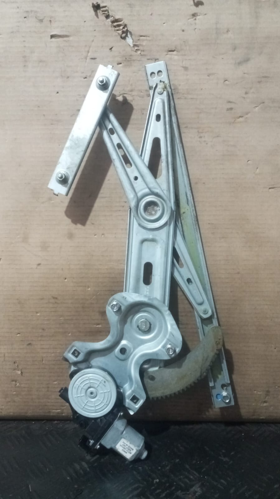 Cremallera alzavidrio delantera izquierda nissan versa