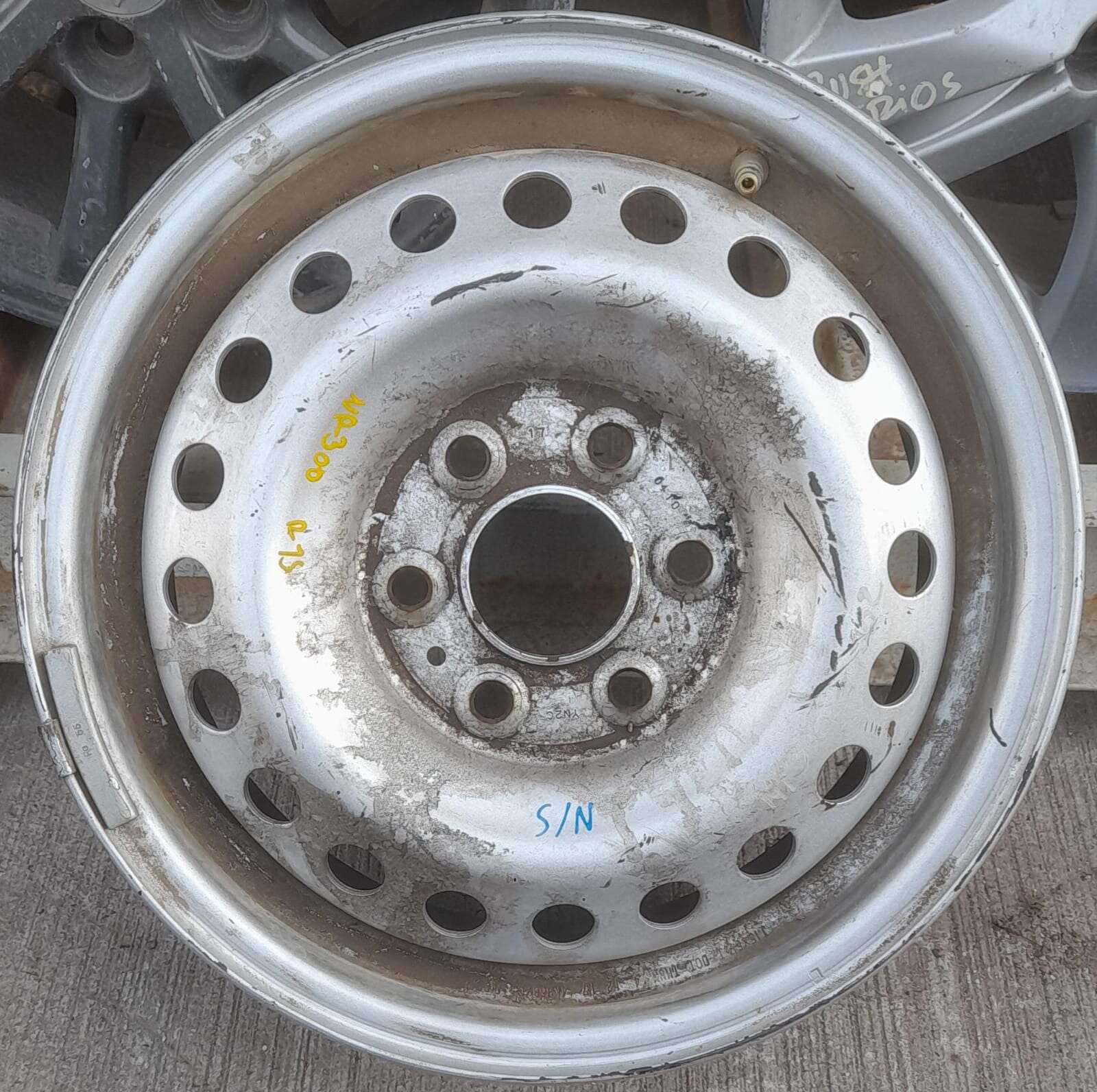 Llanta de fierro nissan np300