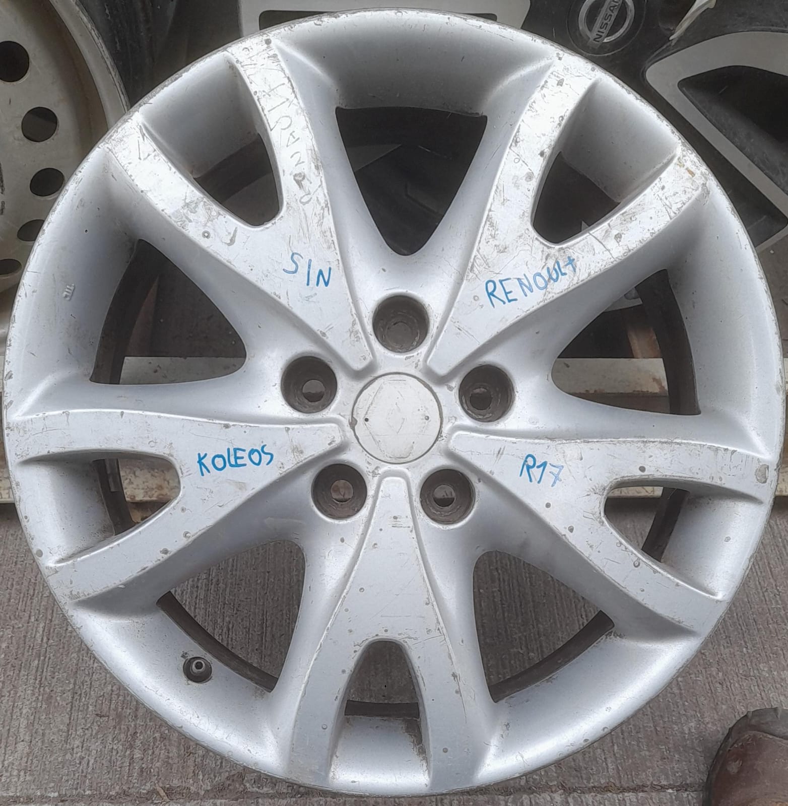 Llanta de aluminio renault koleos