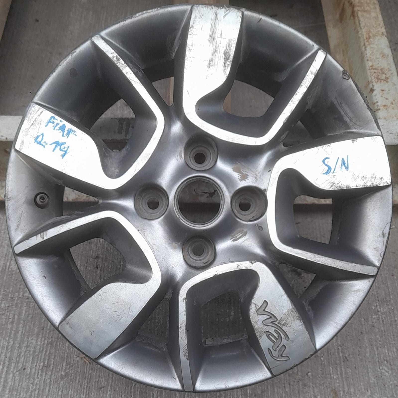 Llanta de aluminio fiat uno way