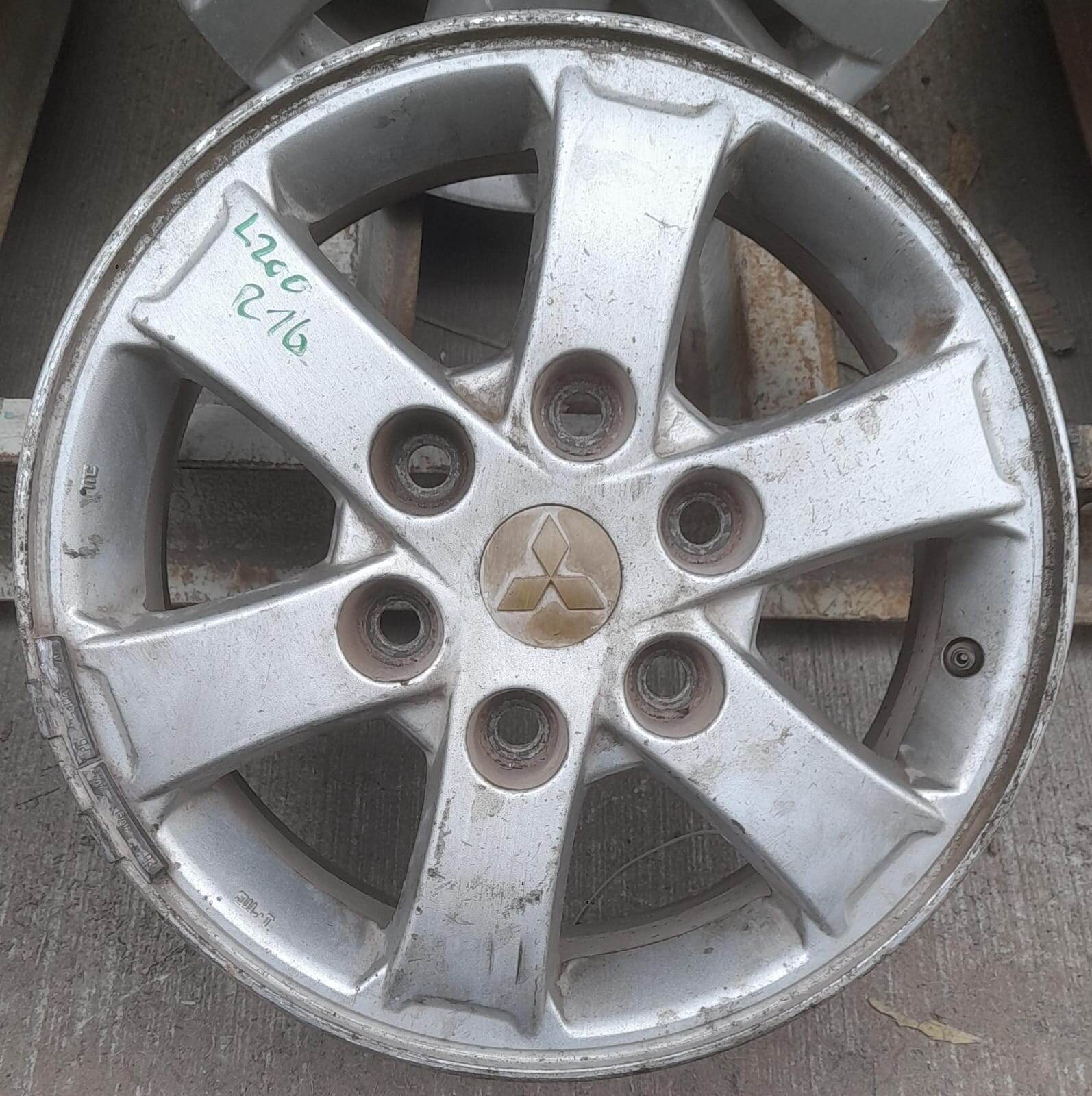 Juego de llantas sin neumaticos mitsubishi l200