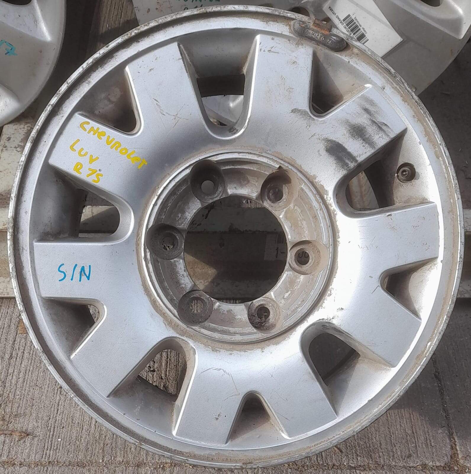 Llanta de aluminio chevrolet luv
