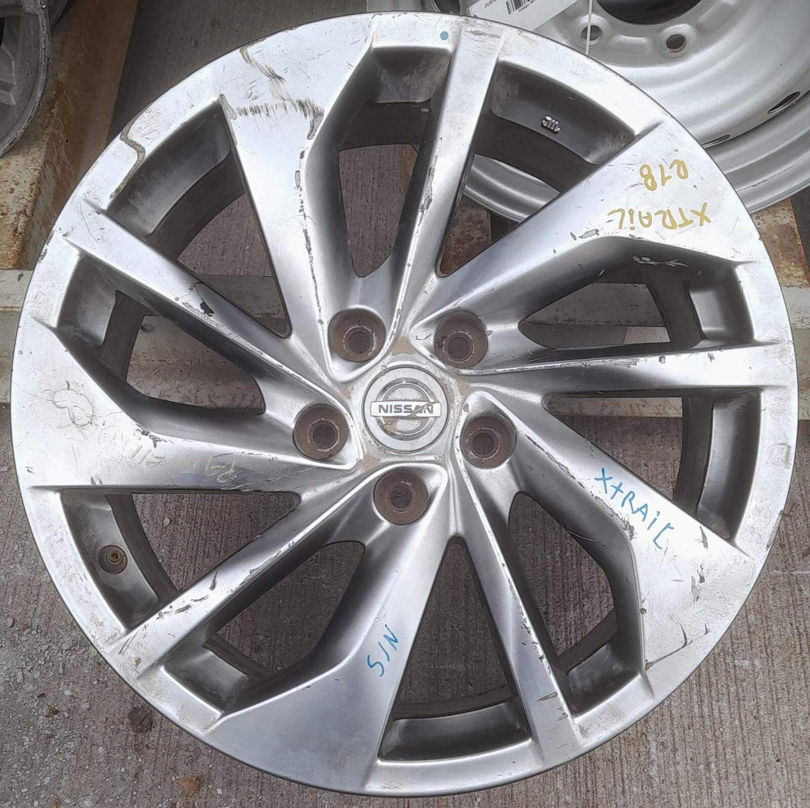 Llanta de aluminio nissan x-trail