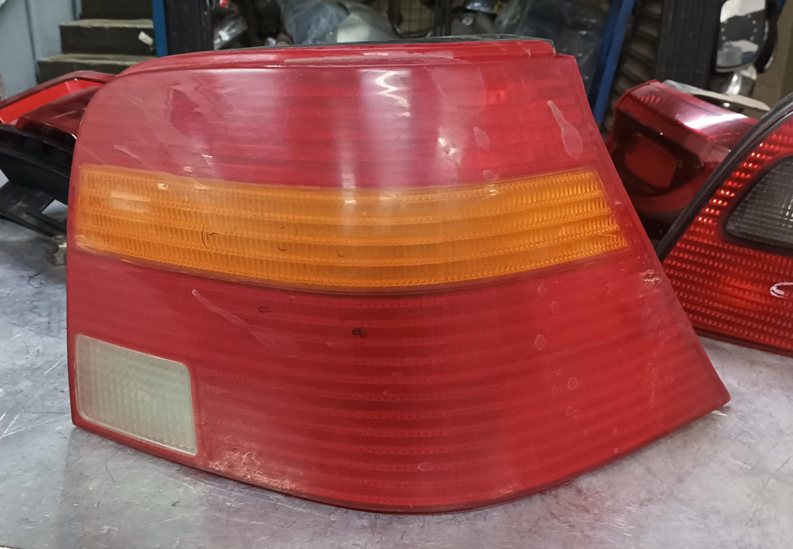 Foco trasero derecho volkswagen golf 1998 1999 2000 2001 2002 2003 2004 2005 2006 2007